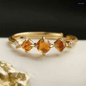 Cluster Rings Classic Design Silver Inlaid Rund Citrine Ring Ladies Opening Justerbar Glamour Vintage Court Style Engagement Smyckespresent