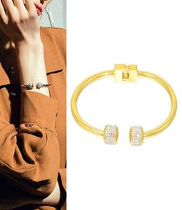 Браслет для женской моды пара браслеты титановые стальные мужчины индивидуально дизайнерский дизайнерский дизайнерский шарм роскошный золотой цвет натуральный камень1634339