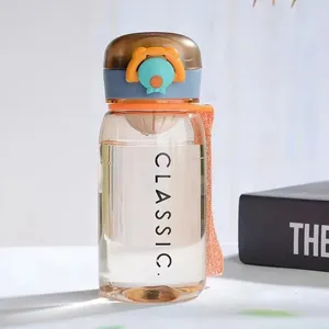 Tumbler do copo de queda para estudantes e esportes ao ar livre com copo de plástico portátil de design coreano fofo