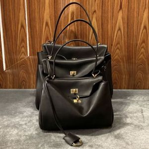 Родео верхняя ручка сумки женщины черная гладкая кожаная сумочка золотой аппаратный аппаратный аппаратный вариант для покупки сумки поворотный замыкание