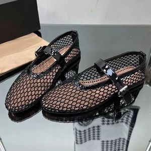 Balettlägenheter för kvinnor mesh cutout Mary Jane skor mesh trasa loafers nitade sommarvandringsskor för kvinnor 240423