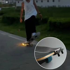 Placa 2023 Skateboard Tail Efeito Especial Dispositivo de chama Spark Skateboard Ferramenta