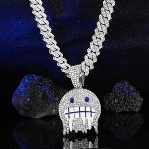 Strängar Mens White Blue Cubic Zirconia Pendant Hip Hop Round Face Pendant Necklace With Cubic Chain Ice Sparkling CZ Fashion Boy Jewelry 240424