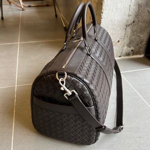 Bolsas de mochila grandes elementos tecidos Bolsa de luxo de travesseiro de luxo Bola de bagagem real Capacidade de couro real homens Esporte ombro de ombro com etiqueta de travamento