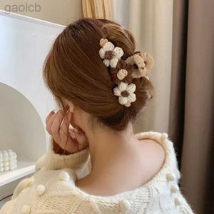 Hårklämmor Barrettes 2023 Ny Wool Flower Grab Clip Hand Knitting Halonyil Braid Hair Claw Shark Clip Female Girl Hair Accessories Hair Clip 240426