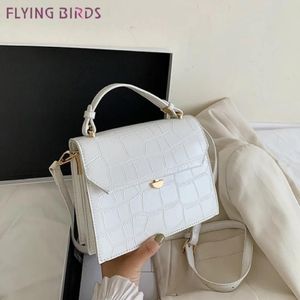 أكياس الكتف طيران الطيور براءة اختراع أبيض للنساء 2021 حقيبة اليد الصغيرة بو حقيبة بيدية اليد مصمم المساء 291D