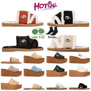 2024 New Top quality Designer sliders Famous summer beach sandals Platform slippers woody Wedge mule signature lace lettering fuzzy fur fluffy Beige slides shoes