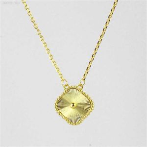 Fashion Classic 4/four Leaf Clover Necklaces Pendants Mother-of-pearl Stainless Steel Plated for Women girls Valentines Mothers Day Engagement Jewelry-a-gift