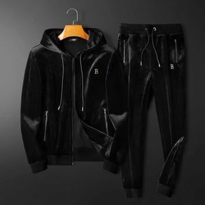 High end Leisure Sports Hooded Set Mens Gold Velvet Two piece Loose Autumn and Winter Wear 240409