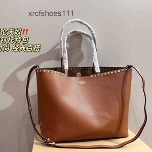 Mulheres Walenttiino Bolsa de ombro de ombro de qualidade Bolsas de designer de couro casual Totas altas Bolsas de crava macia Capacidade de bolsa grande vx8m