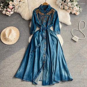 Casual Dresses Light Luxurious Temperament Elegant Dress Lady 3/4 Sleeve Lapel broderi Midjeband Slim Single Breasted Denim Maxi Z2851