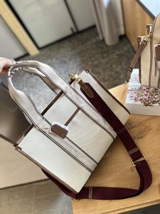 Designer väskor Luxurys handväskor kvinnor PM Tote Shopping Bag Canvas Fashion Canvas stor kapacitet Casual Beach Travel Companion Shoulder Bag 28cm WYG