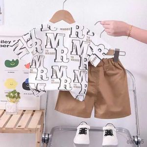 Set di abbigliamento Nuovi bambini estivi per bambini per bambini abiti da abbigliamento T-shirt con lettere di cartoni animati+pantaloncini casual vestiti ragazze abbigliamento 2 pezzi/set