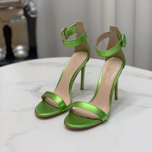 neueste Hochhocker -Designer -Sandalen Kristallverkruste Gurt Spool Damen Heels High Heel für Frauen Sommerschuhe Party Heeled Crystal Transparent Hochzeit 09