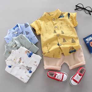 Moda bebek erkek takım elbise yaz rahat kıyafetler üst şort 2pcs bebek giysi erkekler için set çocuklar kıyafetler 240425