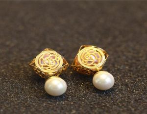 European Retro Hollow Rose Pearl Doubleided Earrings Jewelry Kvinnliga Fashion Sexig highendörhängen Casual Wild Earrings Gift Jew7746698