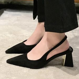 Scarpe vestite da donna Slingback di punta chiusa sandali superficiali sandali a autunno acuto in pelle scamosciata sexy tacchi grossi set di piedi