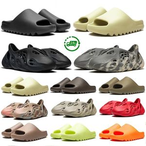 Designer sandaler män kvinnor tofflor glider svart vit öken sand jorden brun mineral blå glöd grön mån grå man sommar utomhus strand flip flops scuffs 36-47