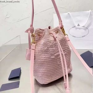 Raffias Bag Woven Straw Bags Women Bucket Bag Nylon Shoulder Bags Hobos Laffia Grass Crochet Handbags Embroidery Letter Triangle Decor P 6973