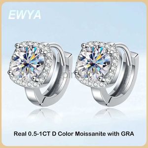 Стад Ewya Sparkling 1-2Cttw D Цвет Moissanite Diamond Hoop Серьги для женщин S925 Серебряная покрытая 18 тыс.