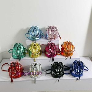 مصمم فاخر Miozj Bucket Bag 2024 New Fashion Bright Face Bucket Womens Bags Misedialist Bags One One Crossbody Handheld Letter