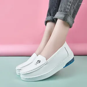 Casual skor läder för kvinnor luftkudde loafers vit platt sko lättvikt slip på kvinnlig sjukvård ammande 0801