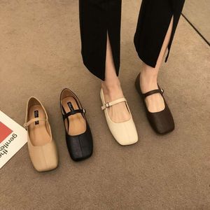 Tasarımcı Sıradan Ayakkabı Fransız Kare Toe Mary Jane Kadınlar 2024 Bahar Yeni Bir Satır Toka Sığ Ağız Tek Ayakkabı Düz ​​Dipli Büyükannenin Ayakkabıları