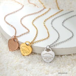 2023 Toppkvalitet Simple Heart Love Pendant Halsband Kvinnor Designer smycken tryckt