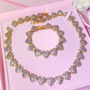 Strands Crystal Heart Cuban Chain Necklace for Women 15mm Shiny All Rhinestone Set Heart shaped Tennis Chain Necklace Hip Hop Jewelry 240424