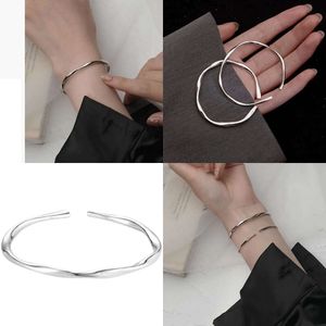 Bangles venduti con imballaggi in scatola Accessori di moda per il polso da donna indossare la qualità originale