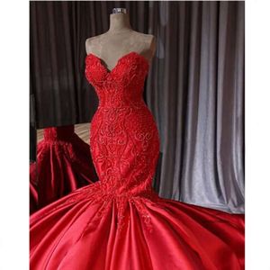 Chapel Train Empire Prom Long Red Satin Ruffles Mermaid Pärled Evening Party Dresses Sexig rygglös formell klänningar Vestidos de Fiesta