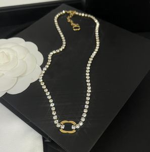 Mode diamantkedja chokers halsband designer 18k guld pläterad rostfritt stål halsband populära brev hänge halsband för kvinnor bröllopälskare gåva