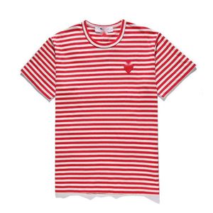 Camiseta Play Men Designer Top qualidade Luxo Moda Camiseta crachá Coração Vermelho Brand Lovet-Shirt Algodão puro listrado de mangas curtas Ambas