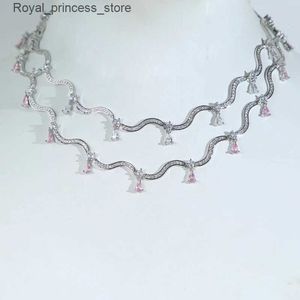 Colares pendentes em forma de goteira de água de água branca em forma de rosa S para feminino de zircão para o hip-hop Full Shop 5A cubic zirconia diariamente jóias q240426