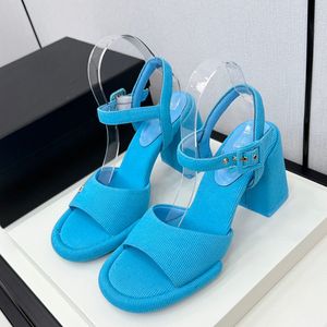 Sommartyg Chunky Heels Designer Sandaler Kvinnor Skor Peep Toe Buckle Strap Platform Shoes Kvinna