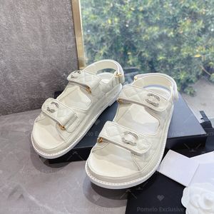 Kvinnors designer sandaler tofflor tofflor sandaler högkvalitativa tofflor kristall kalv läder casual skor quiltad plattform sommar komfort avslappnad strand avslappnad 35-40