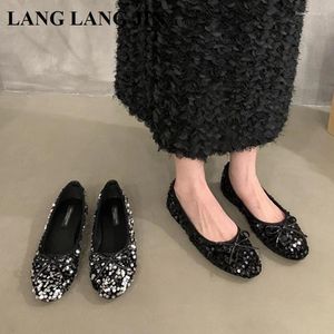 Buty zwykłe 2024 Autumn Bling cekin klasyczny balet Kobiety okrągłe palce baleriny Bowtie poślizg na mieszkaniu elegancki walentynkowy mejr