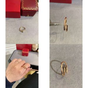 Дизайнер кольцо модного ногтя кольцо для женщины для женщины. Высококачественное гальваническое розовое золото премиум -класса с оригинальным качеством коробки