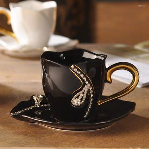 Canecas Cups de café Conjunto de café Cerâmica Copas de amantes de diamantes em estilo europeu e pires strass branco preto com colheres