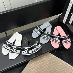 Chanells Sandles Fabric Tazz Slipper Mule Womens Man Summer Beach Polca di sandalo piatto Flat Luxury Sunny Casual Shear Slide Sandale