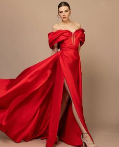 Vestidos de noite de cetim de cetim vermelho e elegante com bainha dividida fora do ombro plissado Watteau Train Zipper Vestidos de baile de volta para mulheres