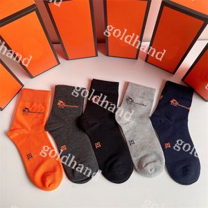 2024 Nowe bawełniane skarpetki męskie Designer Sport Sock Luksusowy list drukowane Scok Five Pa