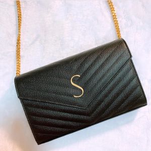 Luxurys Quilted Shouldled Envelope Designer Bag Womens Handbag Purse Black Tote Crossbody Chain Bags Mens Pochette Lady