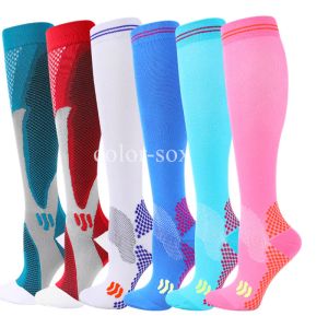 Skarpetki Nowe skarpetki kompresyjne 2030 mmhg High Sockings Men Socals Sports For Marathon Cycling Football Varise EU3650 Meias