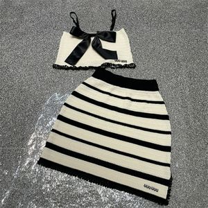 Mulheres luxuosas Tanques de malha vestido conjunto de estilistas listradas tops saia roupas letra letra tanque singlet saias sexy bandacys singlets vestidos conjuntos de vestidos