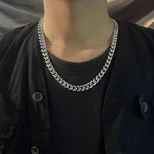 Strands Mens Punk Stainless Steel 3/5/7mm Curled Cuban Necklace Suitable for Womens Black Silver Chain Necklace Solid Metal Jewelry 240424