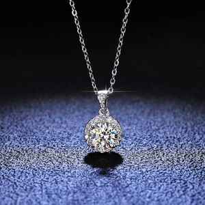 Sterling Sier S925 Pendant 1 Mosan Stone Necklace Womens Fashion Diamond Ring Round Bag Sier Pendant Clavicle Chain