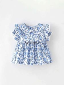 T-shirts Nya sommarflickor T-shirt 2-7Y Kids Lovely Blue Flower Doll Neck Kortärmad skjorta LDREN OUTWEAR TOPS H240506