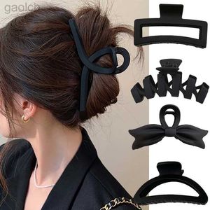 Hårklämmor Barrettes Stor svart hårklipp för kvinnor Fashion French Elegant Hairgrips Korean Letter Hair Claw Clips Girls Hairpins Hair Accessories 240426