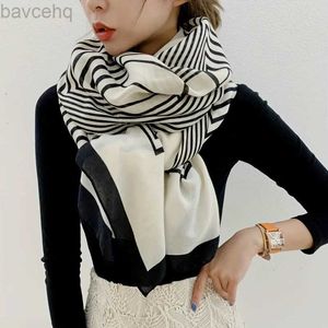 M2DI SHAAWLS CLASSIC Black White Rands Scarf Elegant Thin Breattable Silky Shawl Spring Summer Sunscreen Soft Beach Handduk D240426